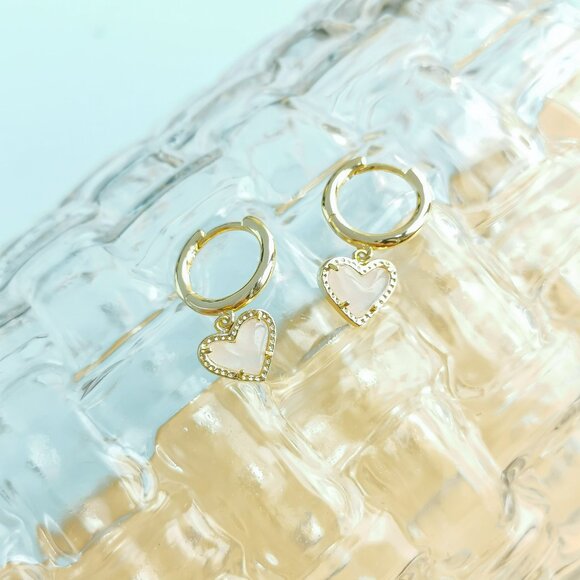 Kendra Scott Huggie Earrings - Ari Heart - Rose Quartz Gold - Picture 2 of 3